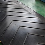 Chevron kummist konveierilint